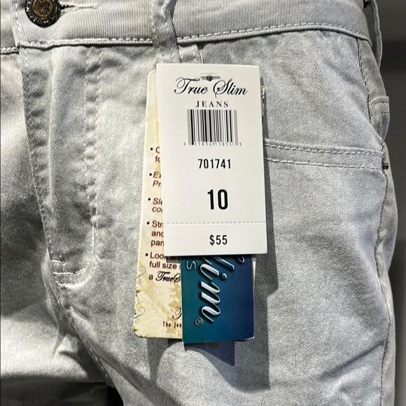 Relaxed Fit Gray Jean Shorts with Cuffed Hem - Picture 2 of 9